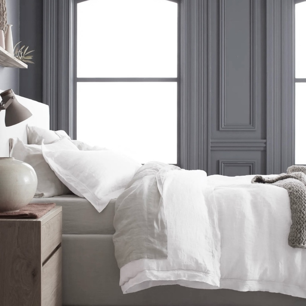 NWT Quince European White Linen Queen Duvet Set with Shams - Picture 3 of 5